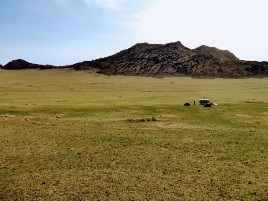 Mongolia_Gobi_Holy_Mountain3