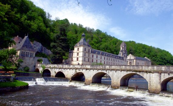 A Vagabond Life: Ultimate Travel Guide